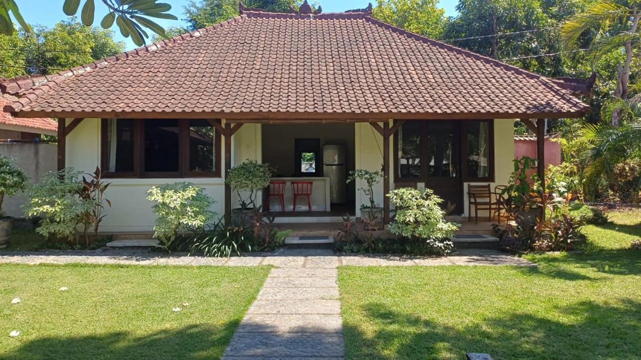 The Beach Bungalows & Turtle Sanctuary เปมูเตรัน ภายนอก รูปภาพ